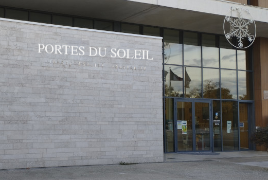 La famille Deljarry invitée en préambule du conseil municipal :